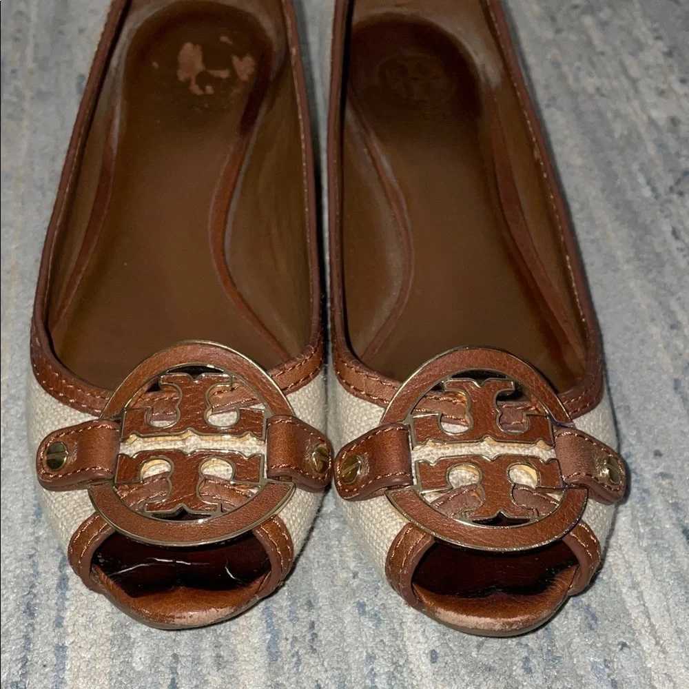 Tory Burch linen Wedges with Logo Accent - Picture 3 of 10